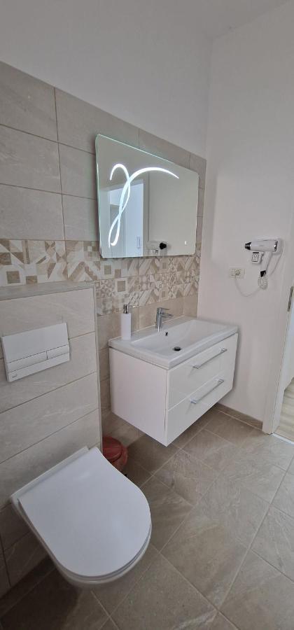 Visaj Homes Giroc Buitenkant foto